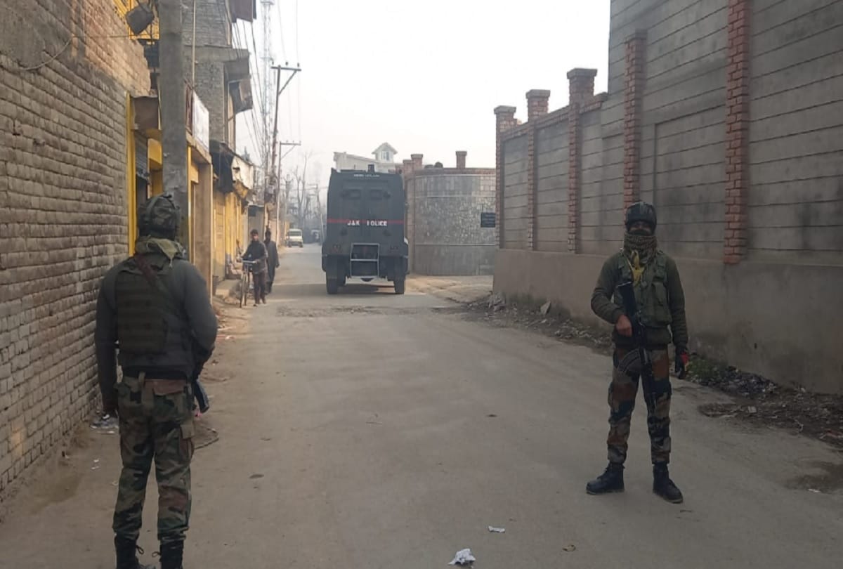 An encounter breaks out in the Tral area of Awantipora in Jammu Kashmir 