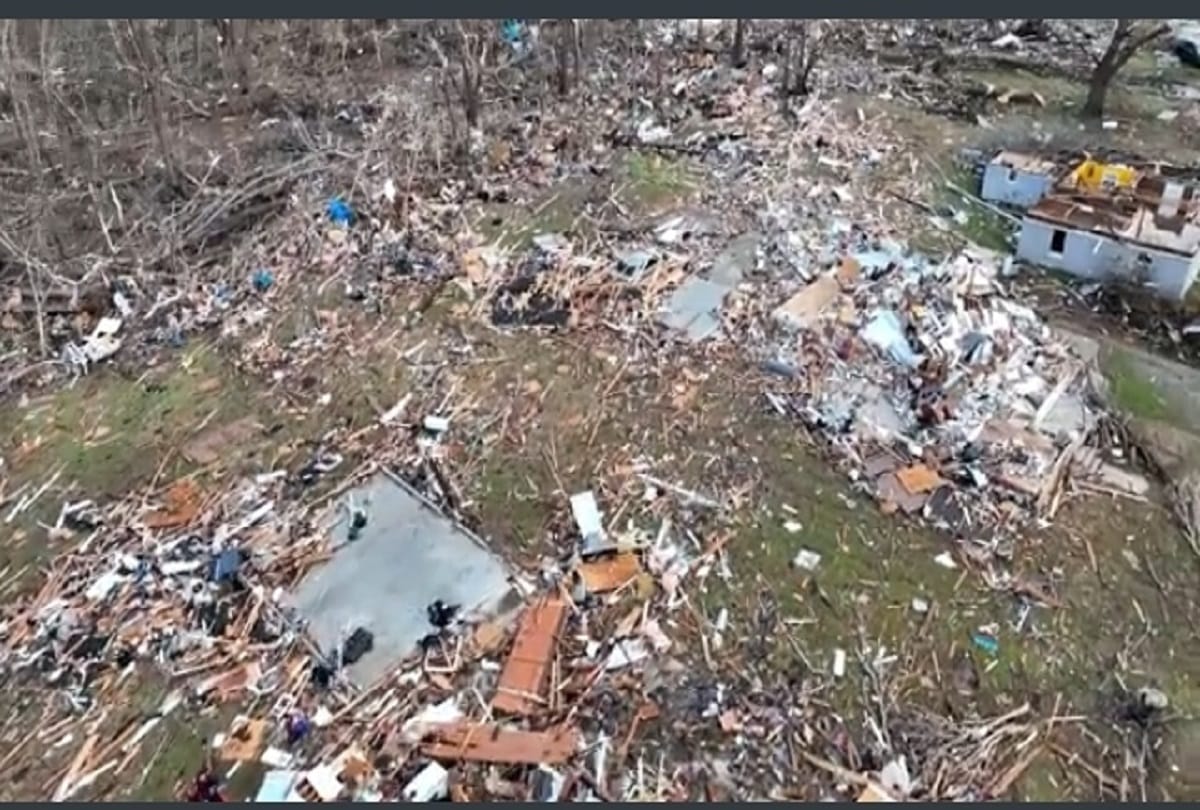 America: 30 tornadoes shook six states and many cities turned into rubble, more than 100 died