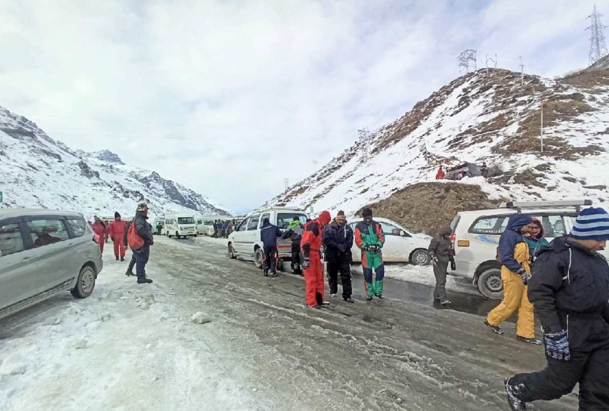 tourists flocking at Atal Tunnel North Portal and Sissu himachal, see photos
