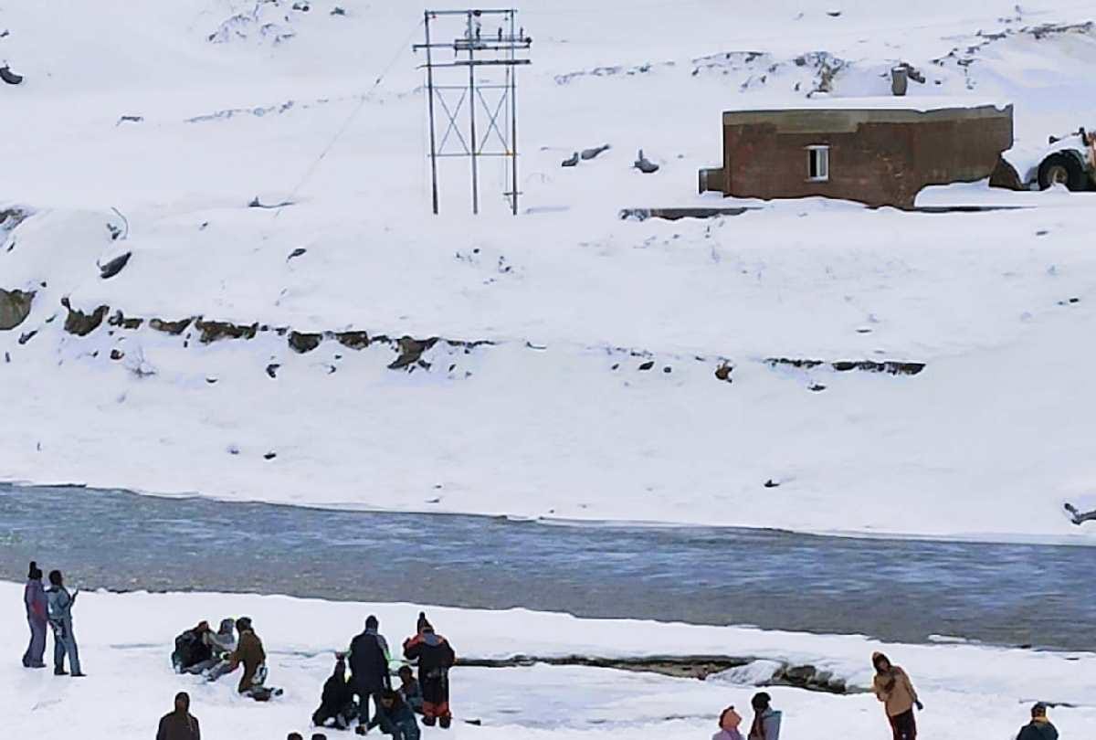 tourists flocking at Atal Tunnel North Portal and Sissu himachal, see photos