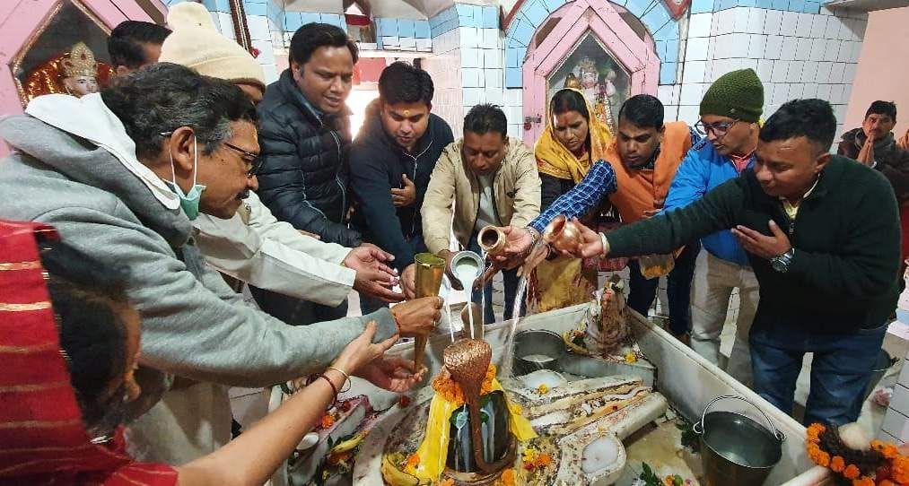 In Rameshwaram temple, BJP performed milk-abhishek.