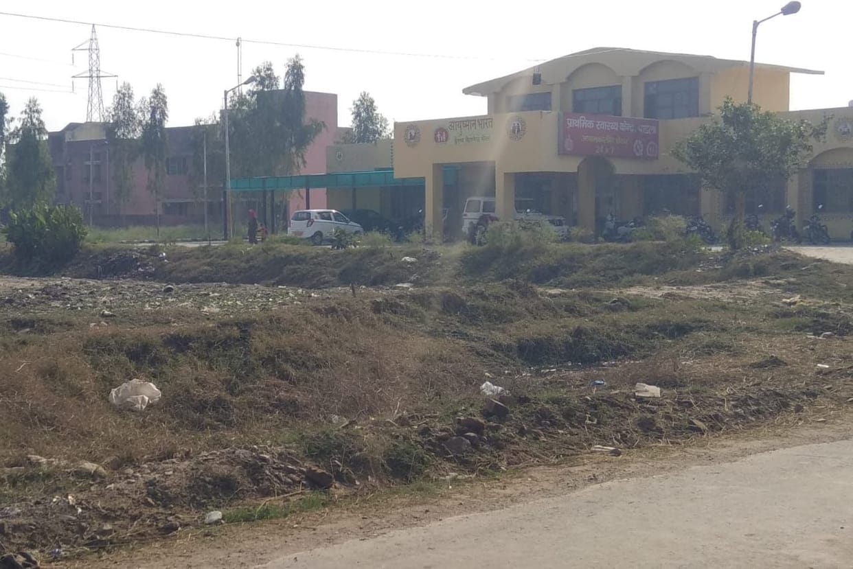 17 lakh budget released to prevent waterlogging, yet the boundary wall is not being built in the hospital