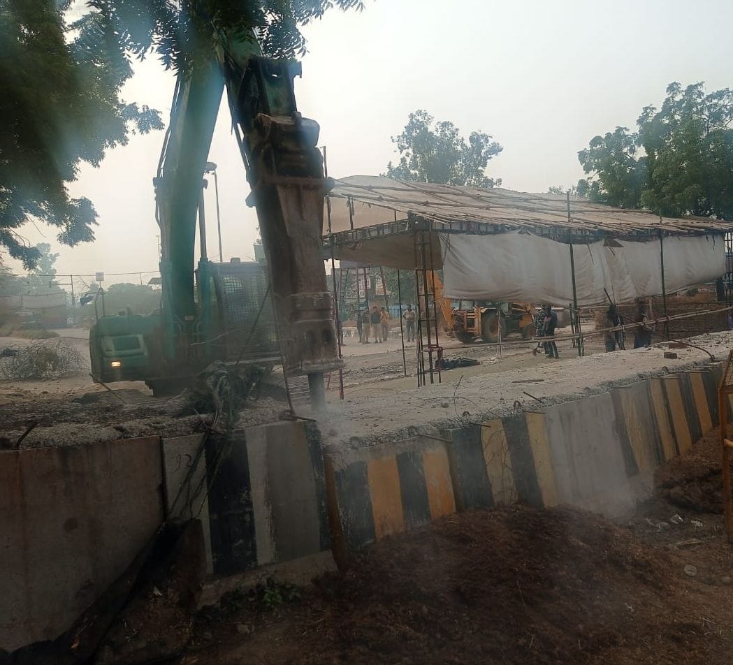 The last batch of farmers left from Kundli border, the remaining hut was removed