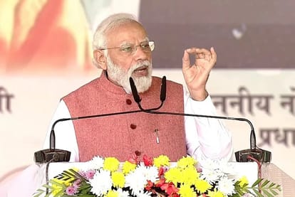 प्रधानमंत्री नरेंद्र मोदी दो दिनों के वाराणसी दौरे पर हैं।