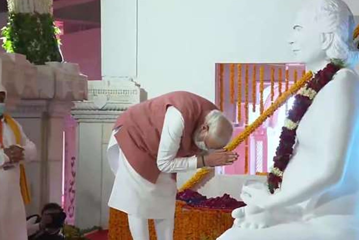 प्रधानमंत्री नरेंद्र मोदी दो दिनों के वाराणसी दौरे पर हैं।