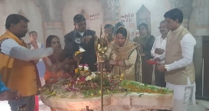 BJP people performed Jalabhishek in pagodas