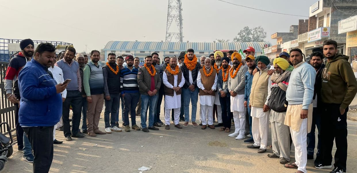 Farmers were welcomed by putting flower garlands in the villages, rally took out