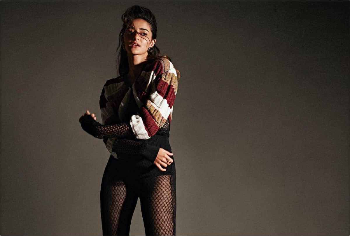 ananya panday wear sweater with stockings to look glamorous