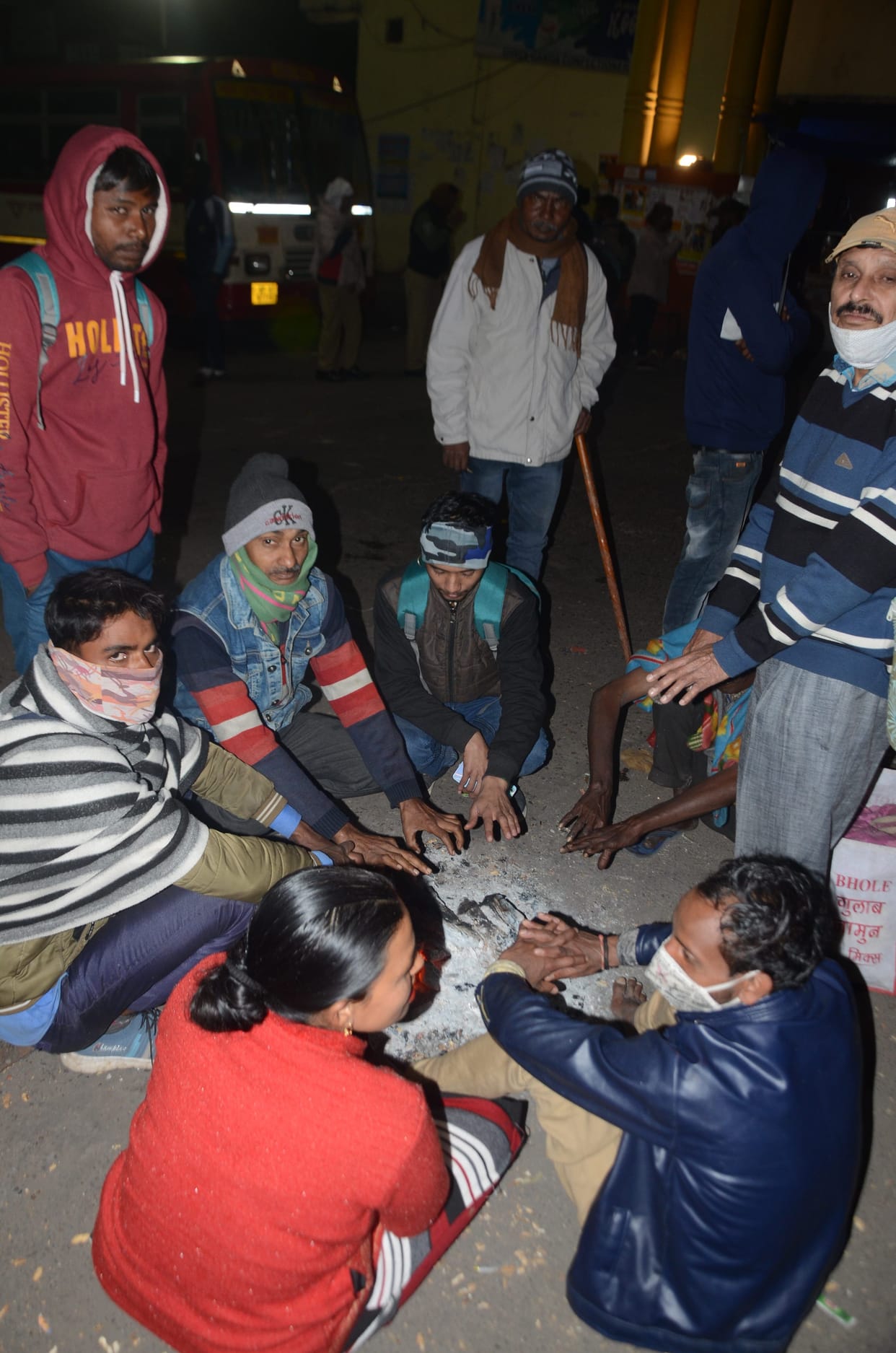 The destitute who were chilling in the cold did not get the support of the bonfire