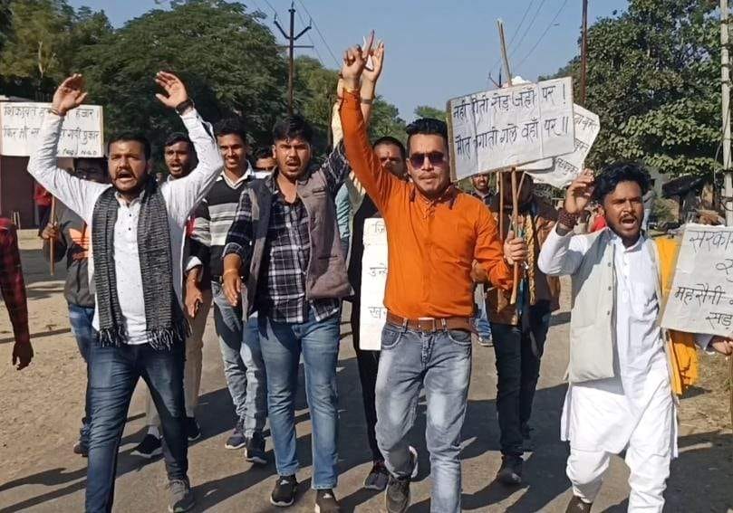 the youth expressed their anger by undertalking a padyatra  for road not built
