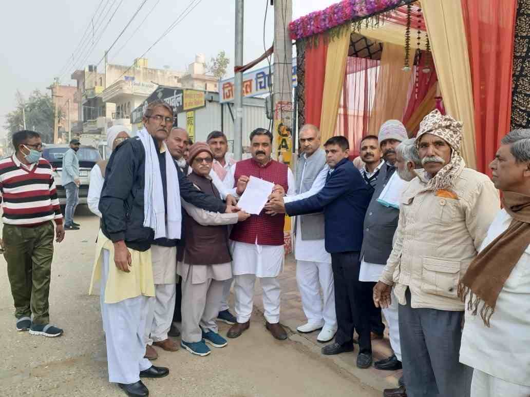 Protest against the ban on new appointments, Numberdars submitted memorandum to BJP MLA