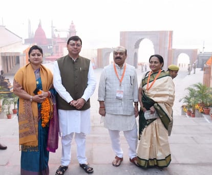 Kashi vishwanath Dham inaugration: BJP state Chief ministers meeting with prime minister modi and CMs wife  bought Banarasi saris