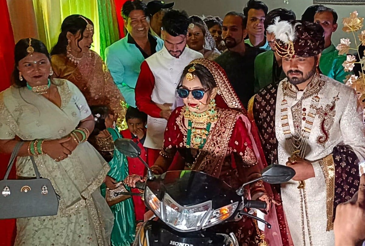 bride arrived at wedding ceremony with groom on scooter in firozabad