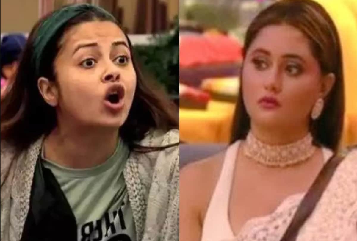 Bigg Boss 15 Abhijeet Bichukale asks Devoleena Bhattacharjee for kiss actress mother expresses anger