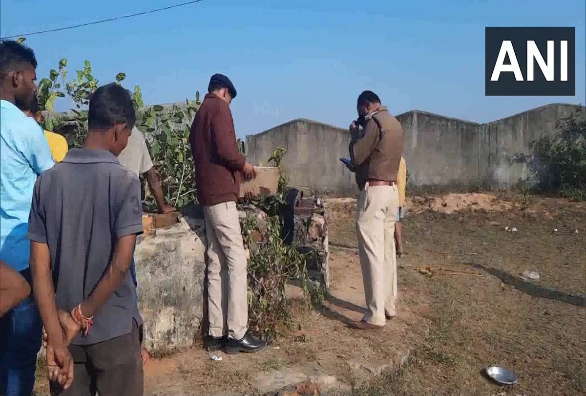 seven yr old student died after falling into a well located in village Amdanda primary school in Balrampur