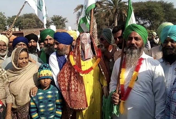 Farmer marries Kangana Ranauts effigy in Bathinda