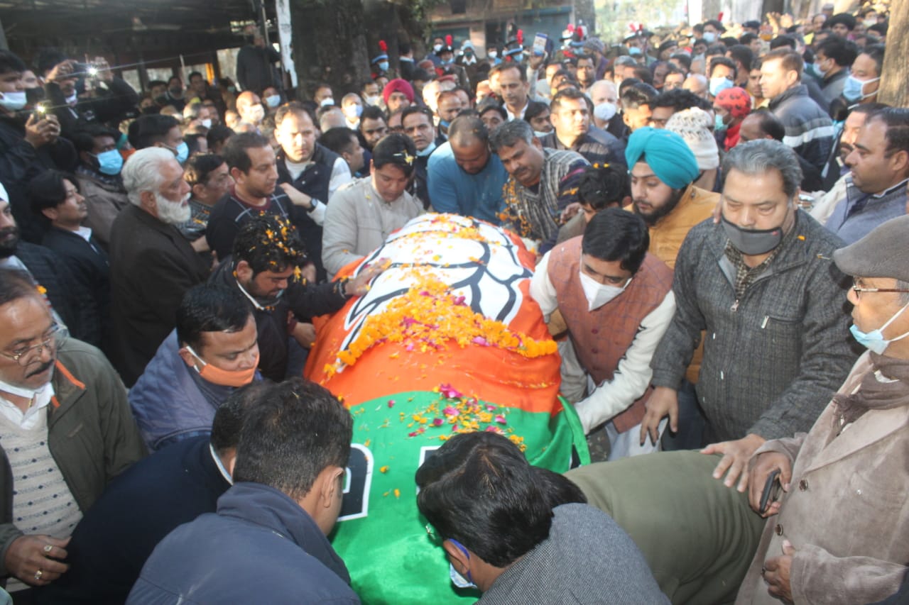 BJP MLA  Harbans Kapoor passes away: Kapoor kept riding in Lambretta scooter for life, every eye got tears when he went on the last journey, pictures