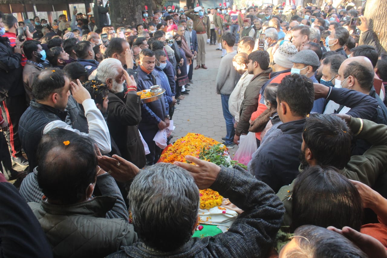 BJP MLA  Harbans Kapoor passes away: Kapoor kept riding in Lambretta scooter for life, every eye got tears when he went on the last journey, pictures