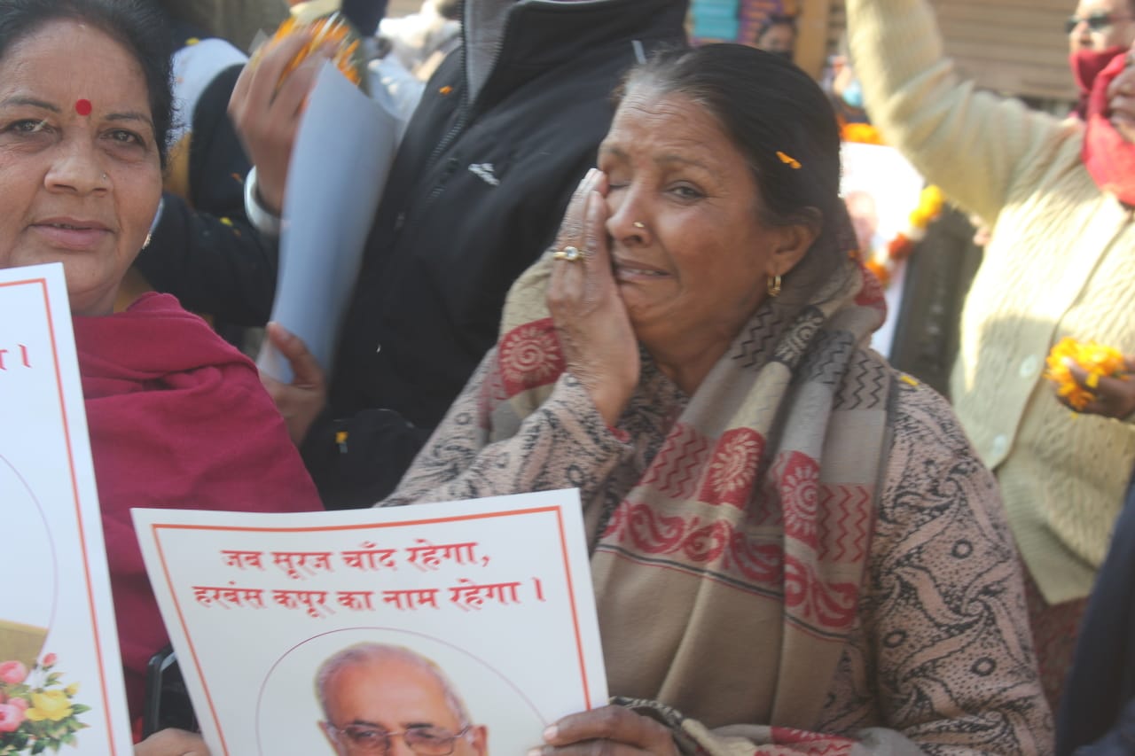 BJP MLA  Harbans Kapoor passes away: Kapoor kept riding in Lambretta scooter for life, every eye got tears when he went on the last journey, pictures
