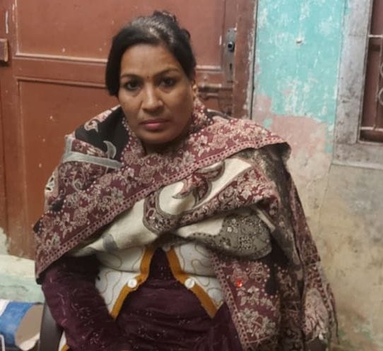 The woman cheated by saying that there was danger in the house