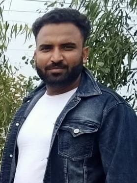 The young man was dragged by a pickup car for 500 meters, crushed to death by a truck