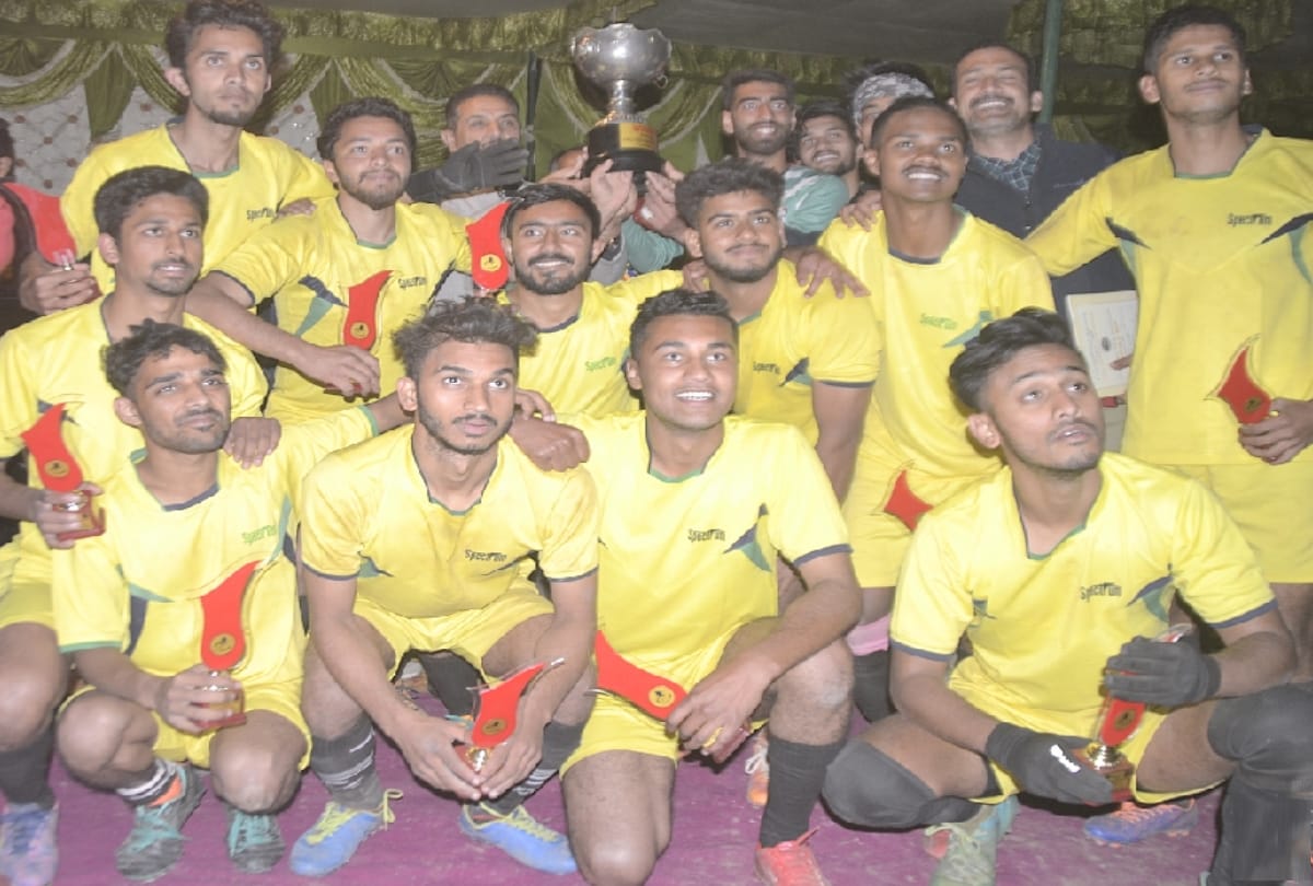 Trophy of Inter College Football in the name of Sundernagar College