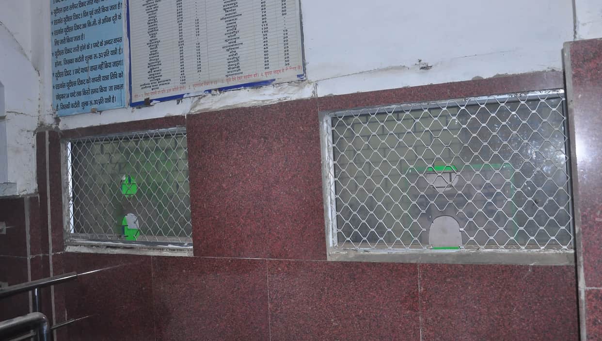 General ticket counter closed at the junction, passengers created a ruckus