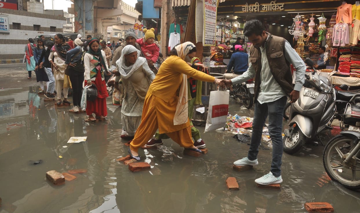 Chandni Chowk of the city submerged again without rain, the politics of the market heats up
