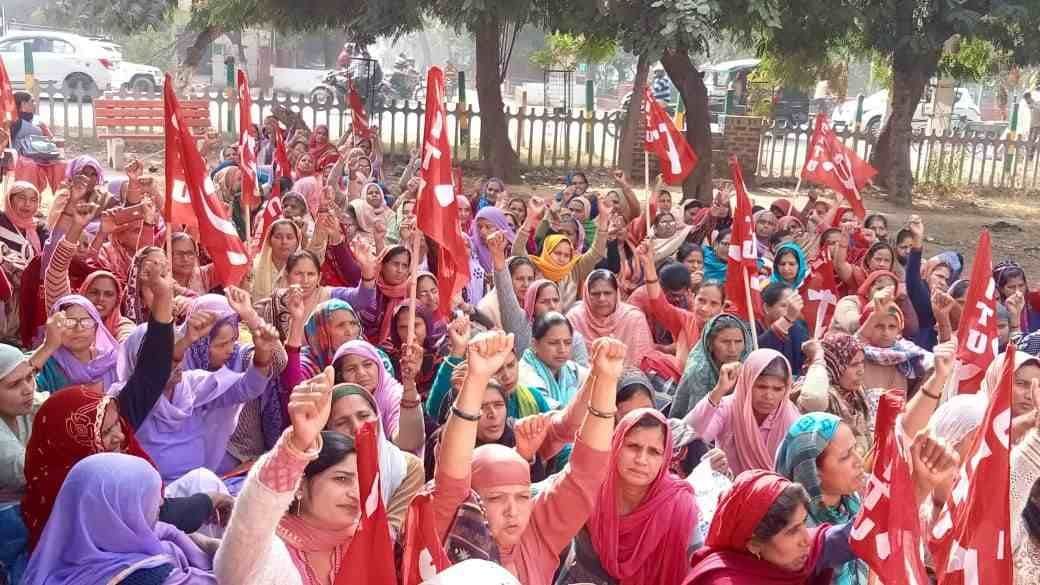 Anganwadi workers' strike continued even on the seventh day