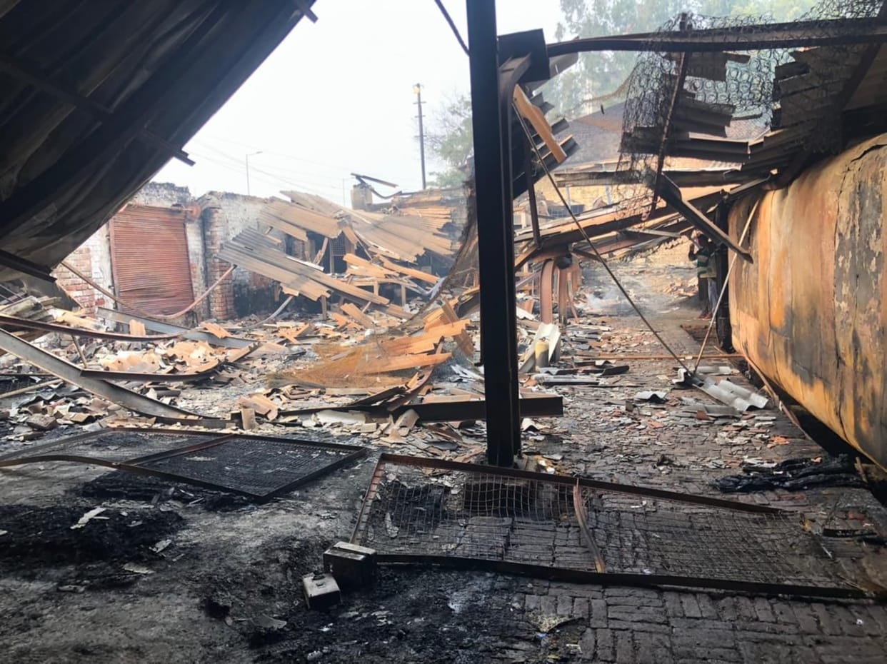 Loss of lakhs due to fire in mattress factory, control found in about five hours, 10 vehicles made 22 rounds