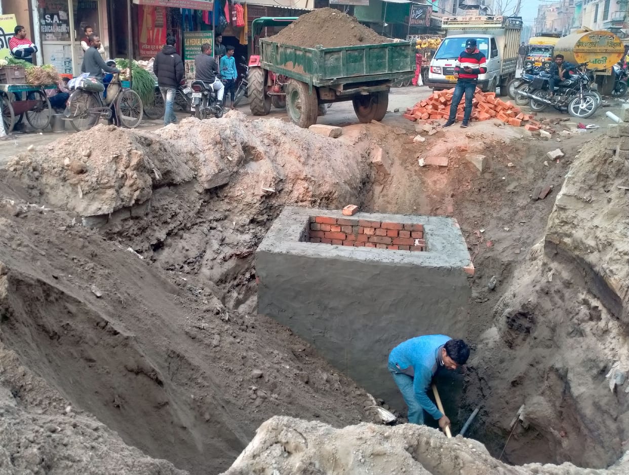 Babel Road: Difficult to walk, be careful