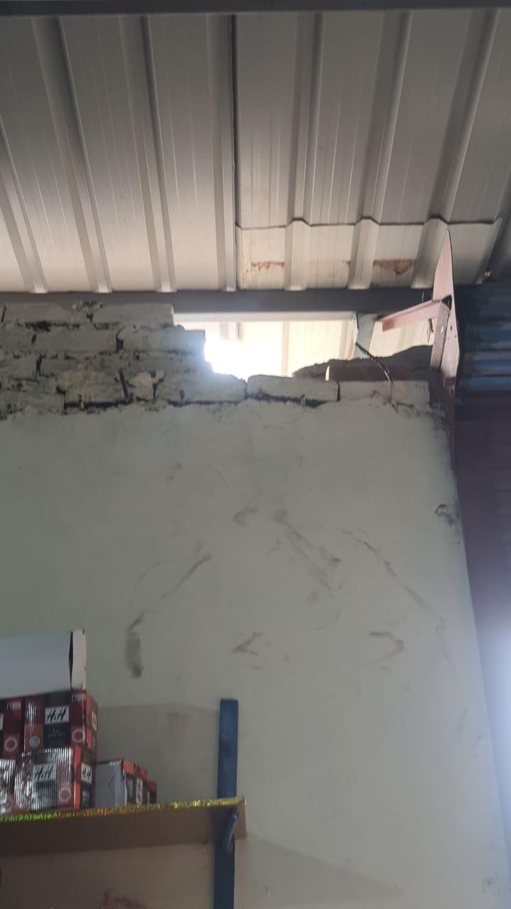 stole cash by breaking wall in dada kania