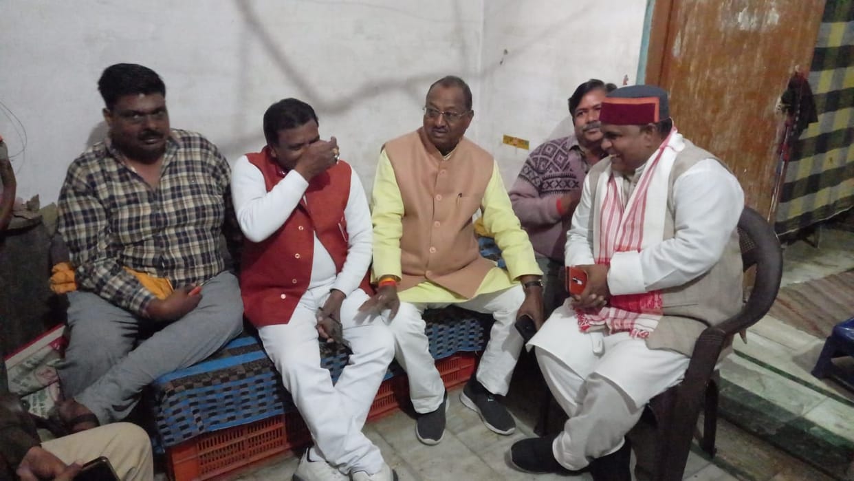 Hathras: The miscreants wrote abusive words about the Chief Minister on the wall