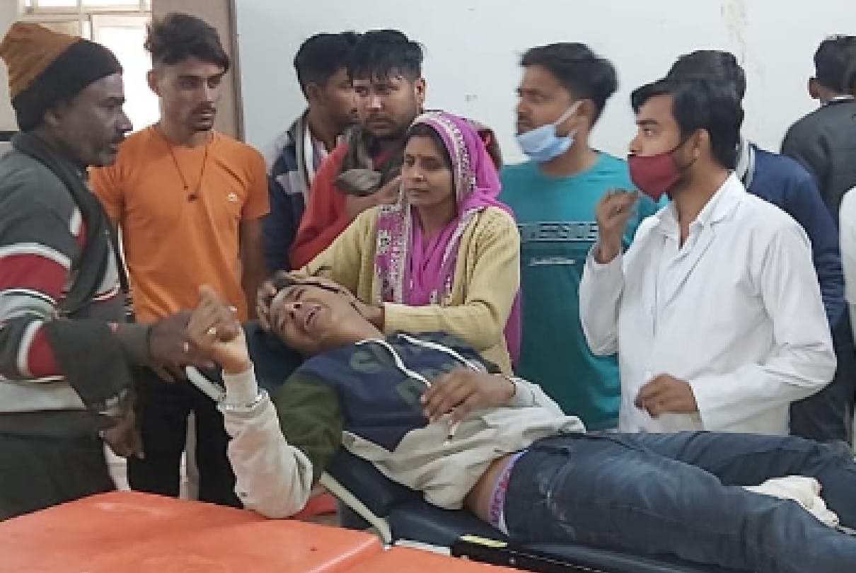 Chhatarpur: Truck collided with bike, three youths injured, returning from Bageshwar Dham