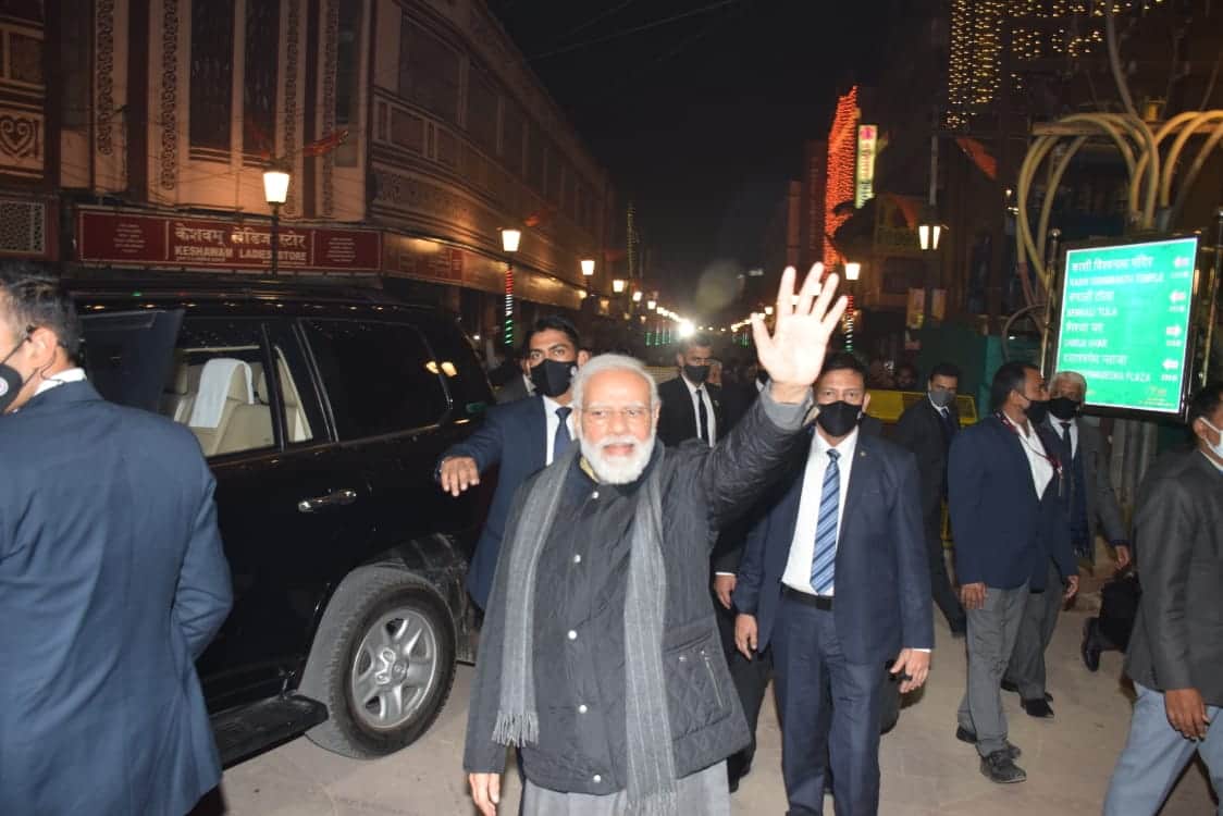 Pm modi in varanasi visit late night along with cm yogi for see badalta banaras after kashi vishwanath dham
