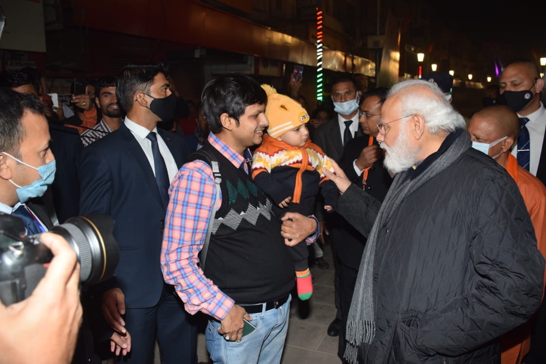 Pm modi in varanasi visit late night along with cm yogi for see badalta banaras after kashi vishwanath dham