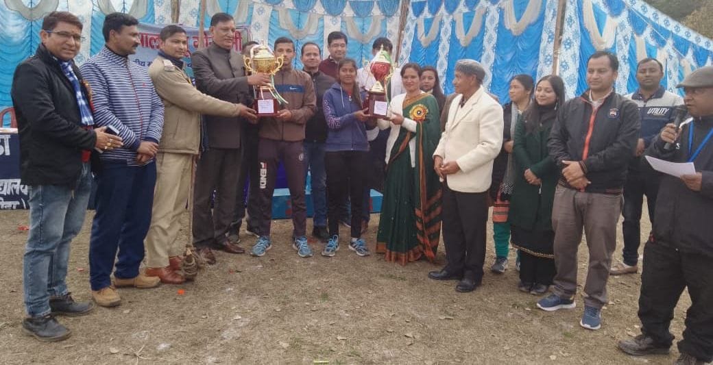 Minakshi Wins 100 meter Race