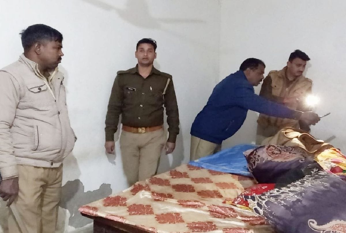 dead body of the girl was found naked on the bed in the house in firozabad