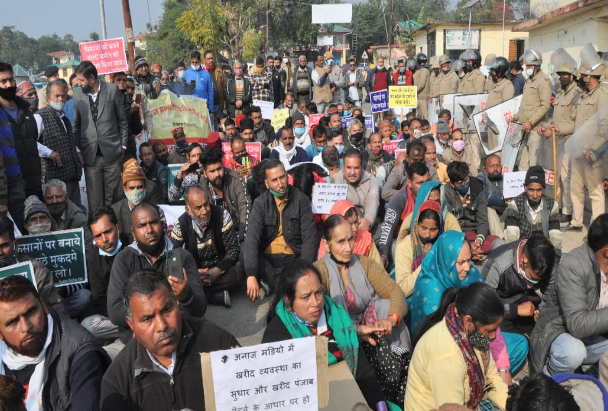Land acquisition affected forum performed, demanded four times compensation