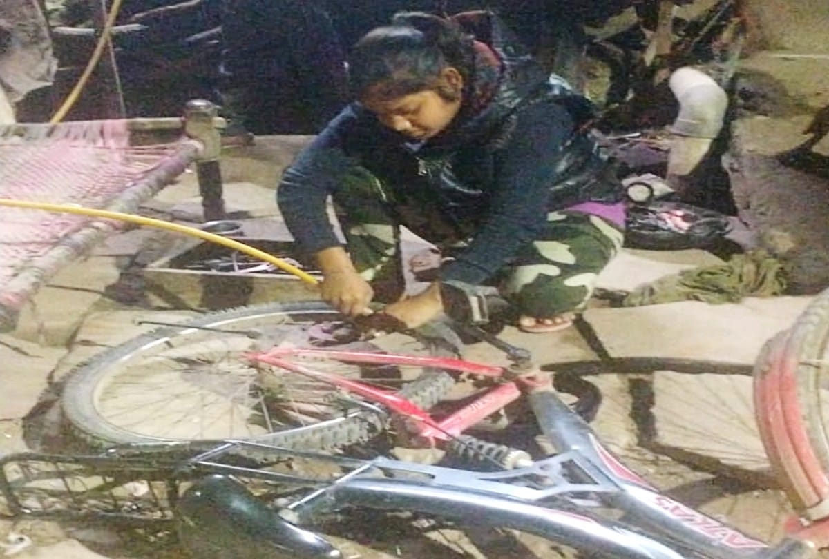 rajkumari who made the puncture will get Agra Gaurav Samman