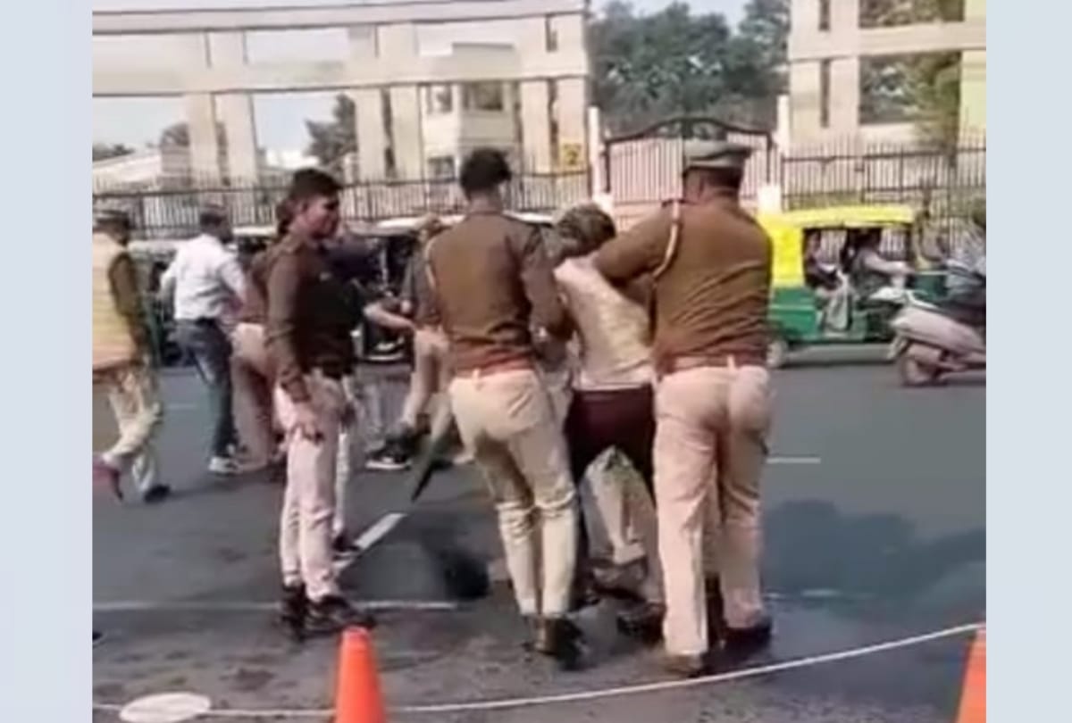 two tried ti self immolate near vidhan bhawan Lucknow.
