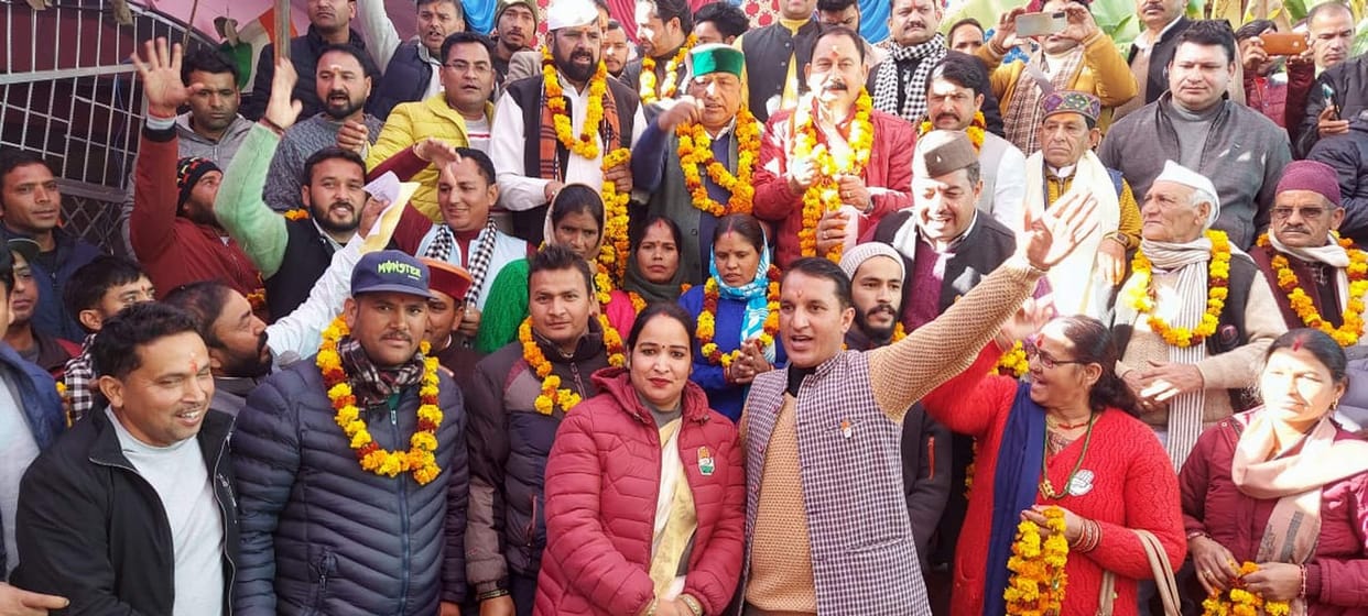 Congressmen came out on the road against the BJP government
