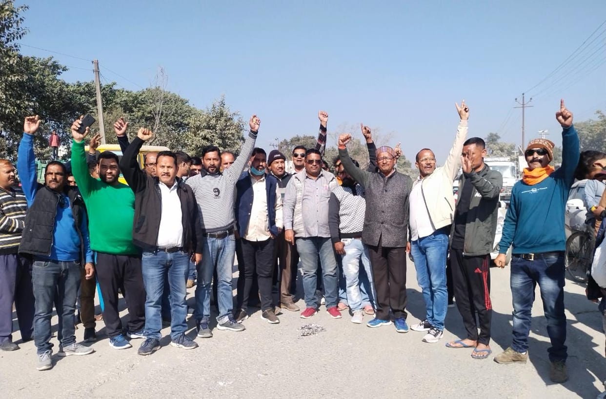 Vehicle owners put a symbolic jam on the highway