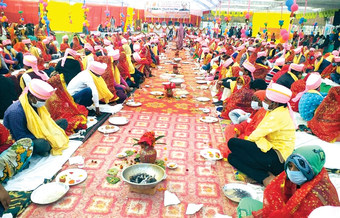 135 young men and women tied in marriage