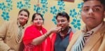इंगलैंड यूनिवर्सिटी से बुलावा आने के बाद अजय को मिठाई खिलाते परिजन। (संवाद)