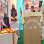 मंच से बोलते प्रवीण तोगड़िया
