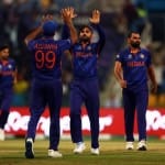 आर अश्विन ओर विराट कोहली।