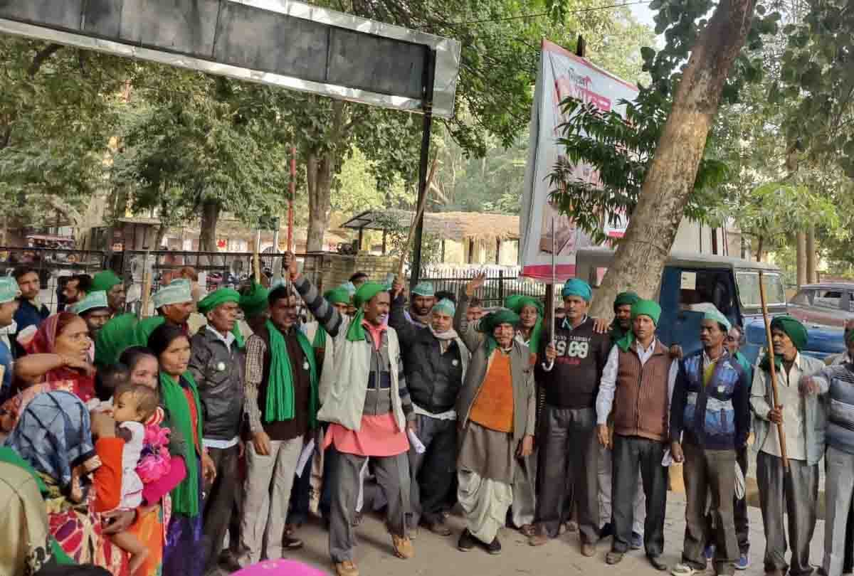 Hardoi: BKU workers locked the development building