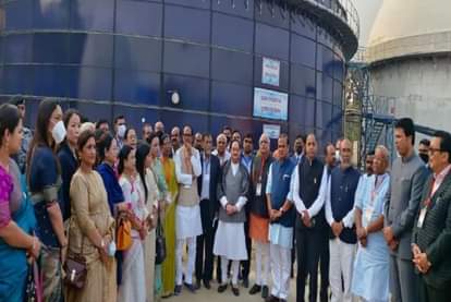 भाजपा शासित राज्यों के मुख्यमंत्री अयोध्या पहुंचे हैं।