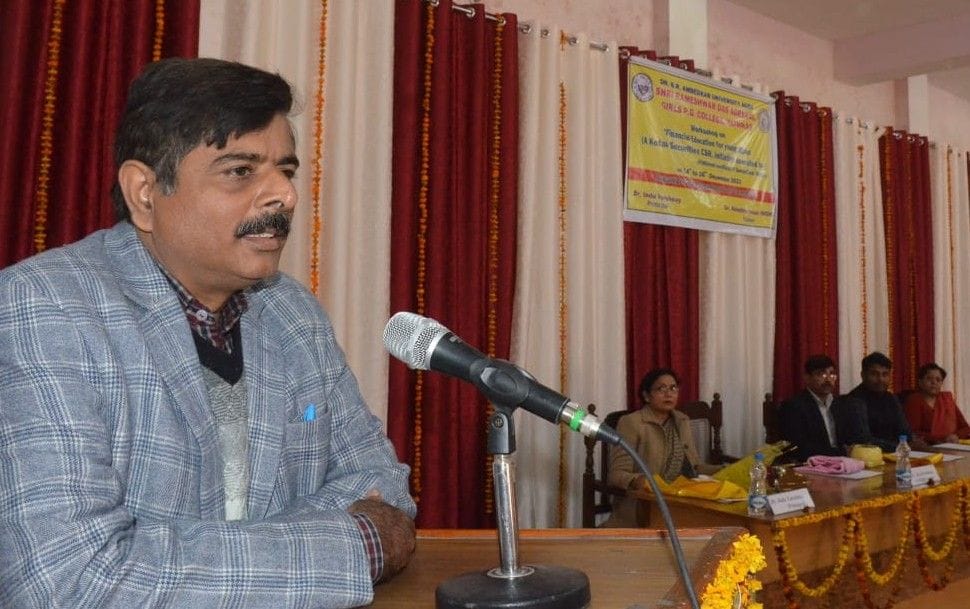 Hathras: Emphasis on the need of financial education and management